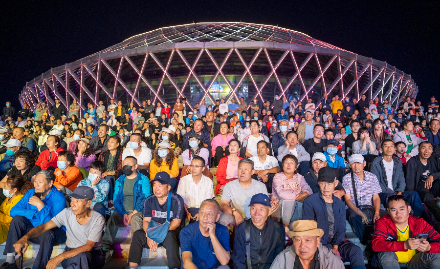 九游登录入口-现场氛围：观众席座无虚席，气氛火热沸腾！