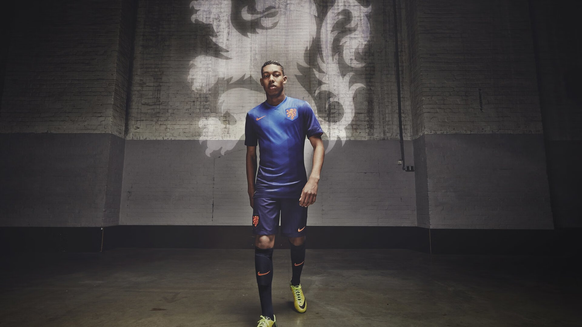 九游体育网址-关键封盖：李磊封堵对手关键投篮，稳住胜局！