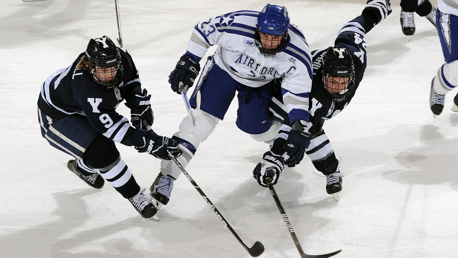 Jiu You-国足启用无人机战术分析设备，无人机跟踪航拍足球